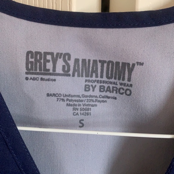 Grey’s Anatomy scrub tops - Picture 2 of 3